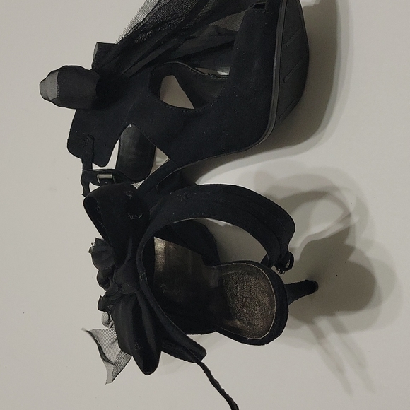 1 pair black Z Londo 4 inch heels fux suede. - Picture 3 of 4